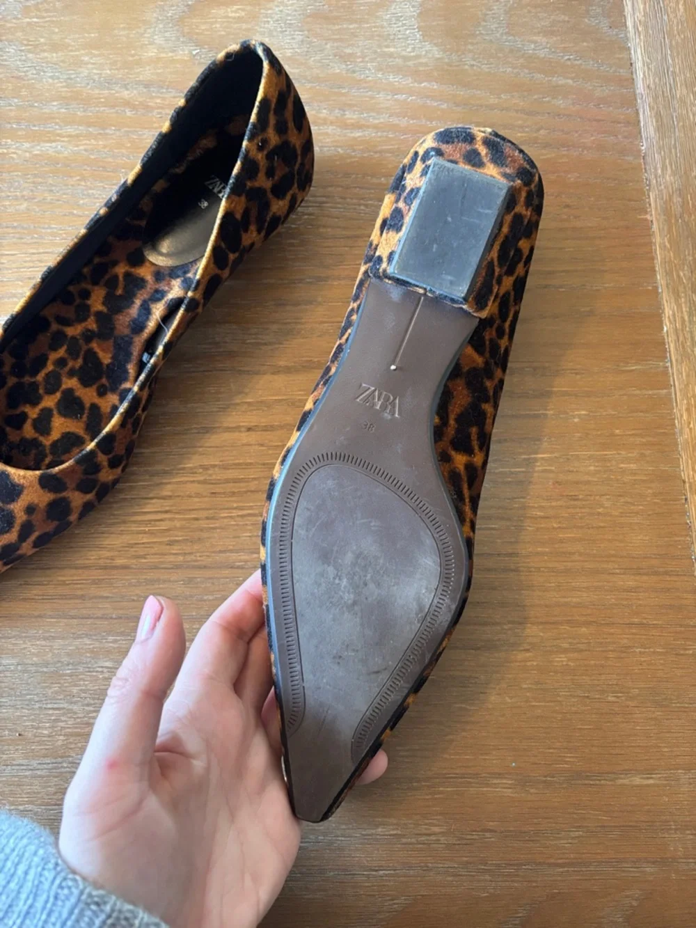 Pointed Toe Leopard-Print Women’s Flats - Picture 4 of 4